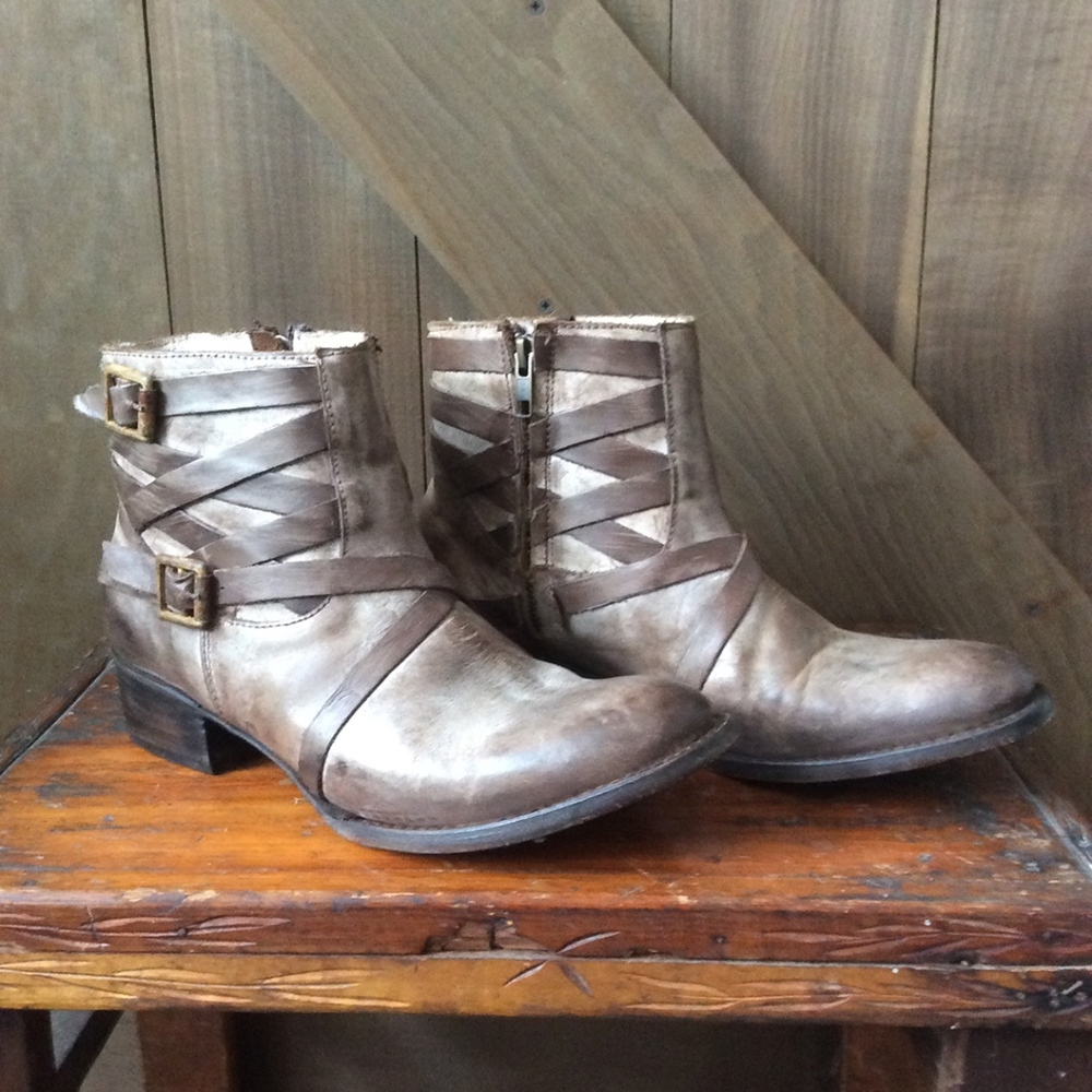Freebird Sammi Boots size 8/9* Stone
